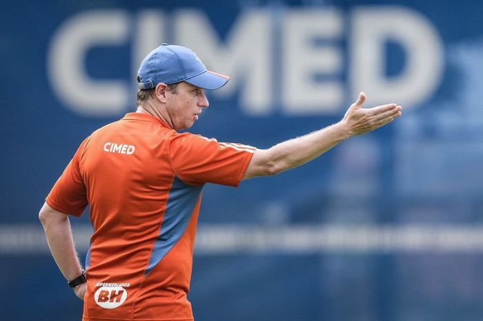 Fernando Seabra, técnico do Cruzeiro desde 9 de abril