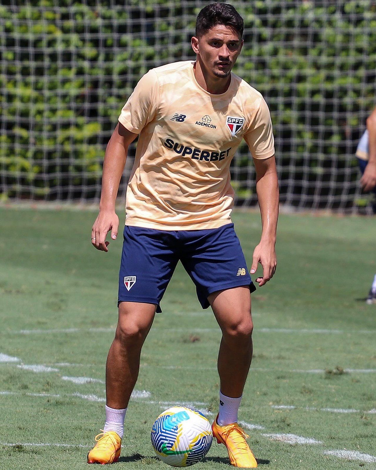Titular que sofreu lesão grave avança em retorno ao São Paulo