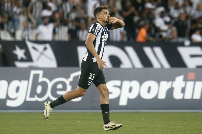 Eduardo abre o placar para o Botafogo diante do Universitario-PER