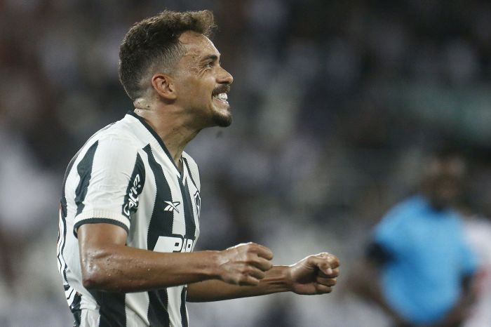 Eduardo comemorando o seu terceiro gol sob comando de Artur Jorge Eduardo comemorando o seu terceiro gol sob comando de Artur Jorge