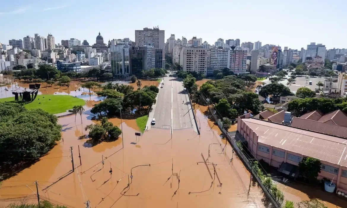 Inmet divulga alerta vermelho de 'grande perigo' de chuva para o RS e SC; veja cidades