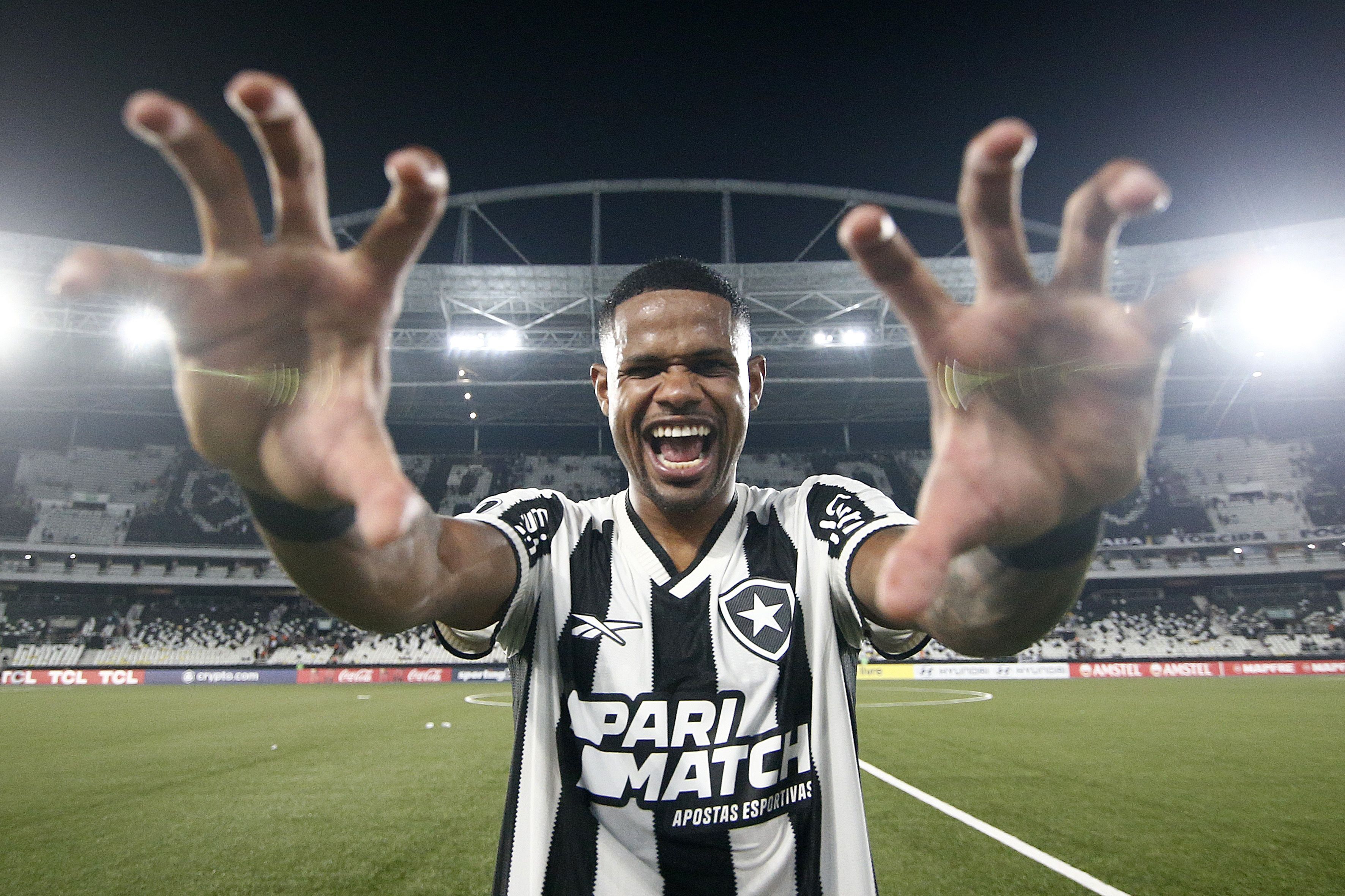 Júnior Santos, artilheiro da Libertadores, reforça o Botafogo após perder mata-mata por lesão