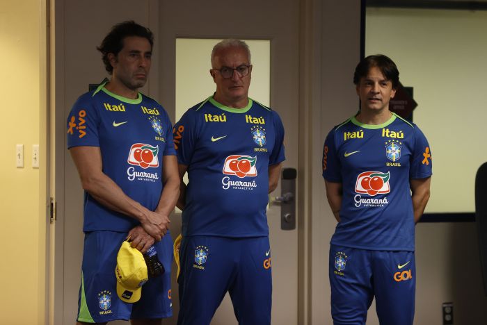 João Adibe (à esquerda) ao lado de Dorival Júnior, técnico da Seleção Brasileira 
