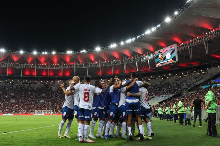 Jogadores do Bahia celebram o gol de Everaldo no Maracanã