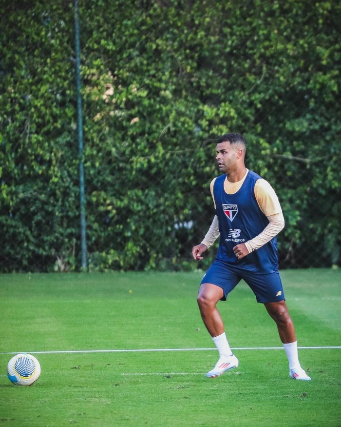 Alisson em treino do São Paulo