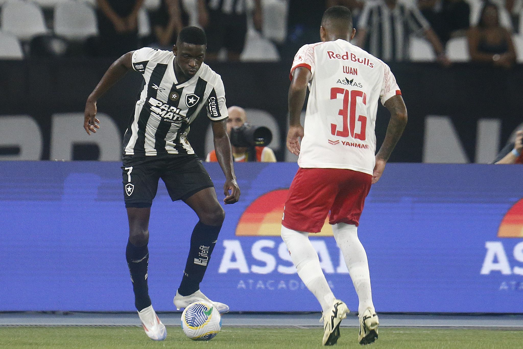 Com a liderança do Brasileirão ameaçada, Botafogo vira a chave e visita o Bragantino