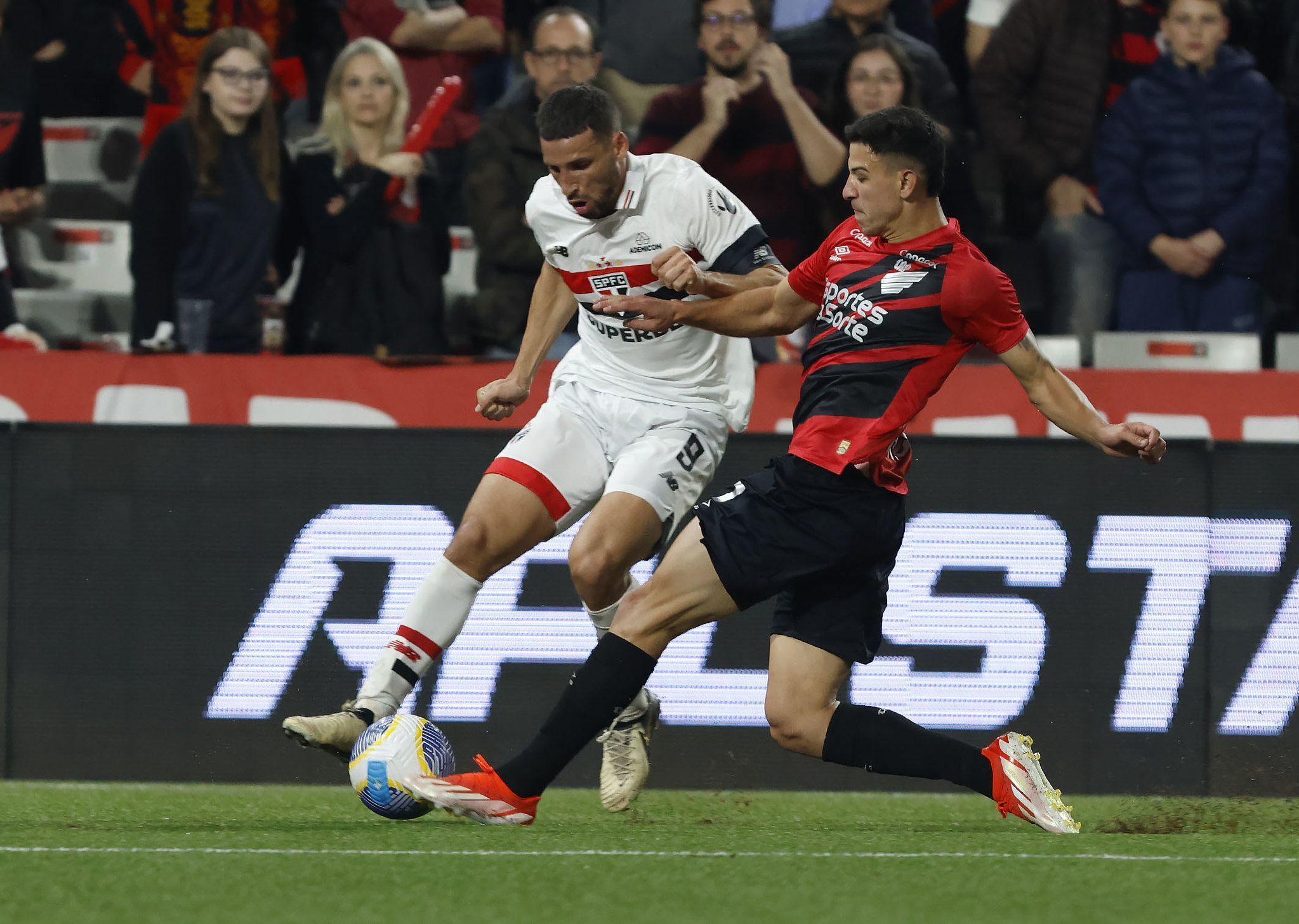 São Paulo recebe o desesperado Athletico em retorno ao Morumbis
