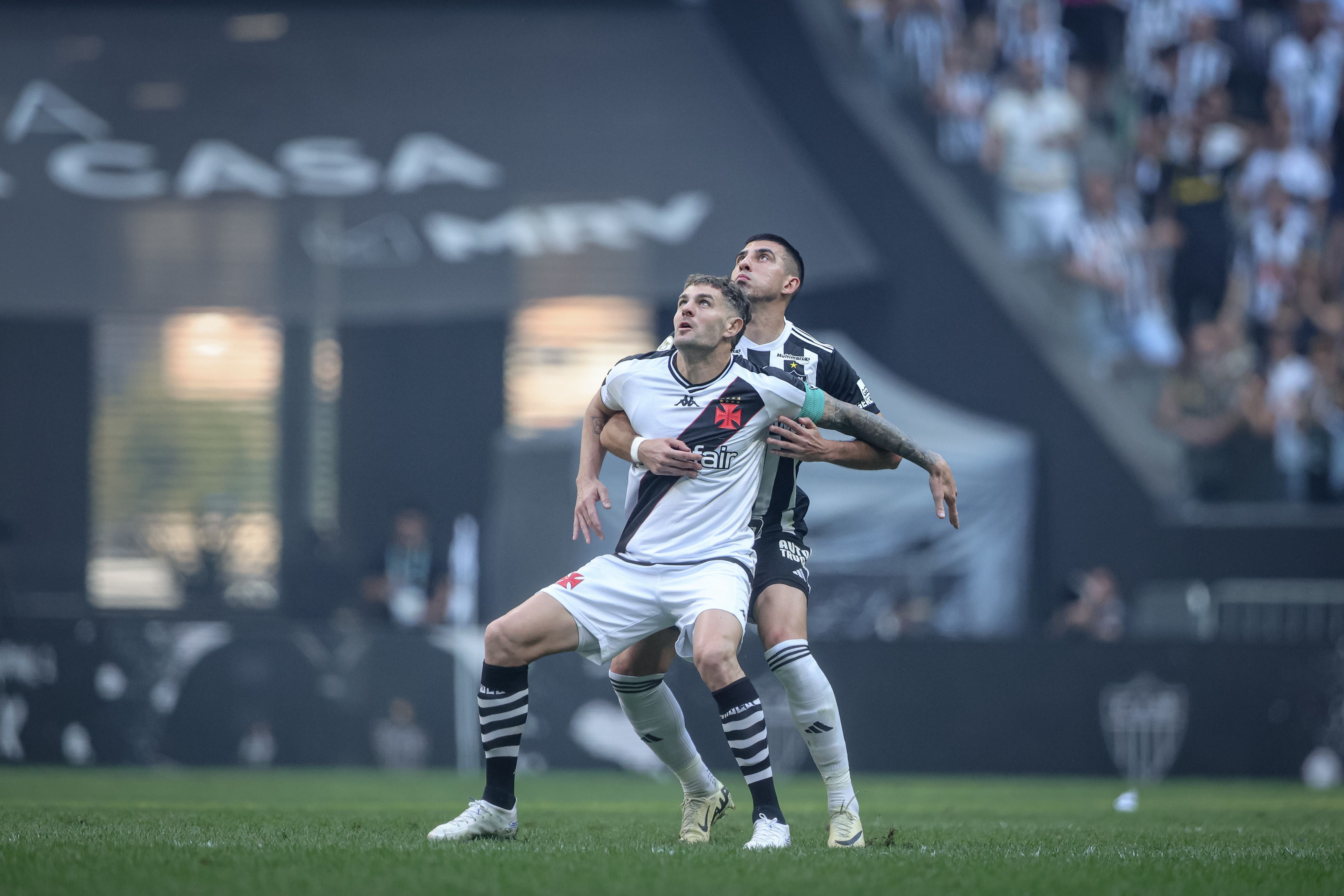 Idênticos no Brasileiro, Atlético e Vasco duelam por vaga na final da Copa do Brasil