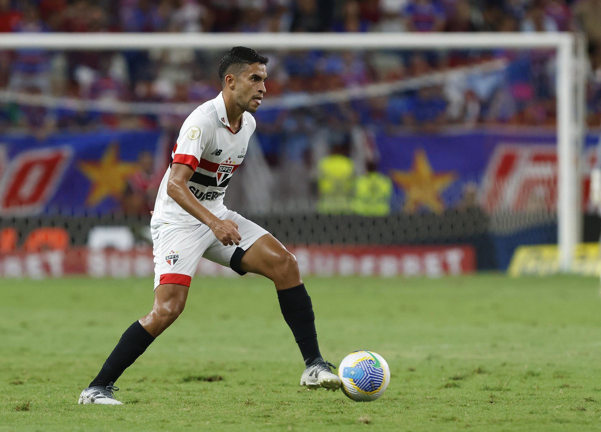 Bahia prepara oferta milionária ao São Paulo por Nestor; veja valores