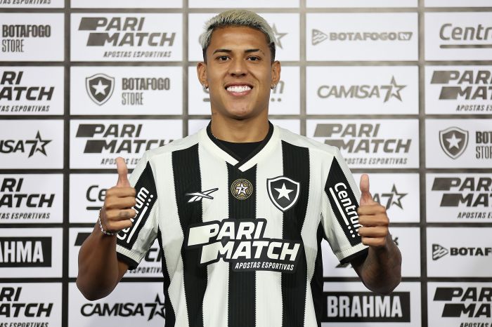Matheus Martins veste a camisa do Botafogo e já pode estrear pelo Glorioso Matheus Martins veste a camisa do Botafogo e já pode estrear pelo Glorioso