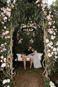 Taylor Swift e Travis Kelce anunciam noivado