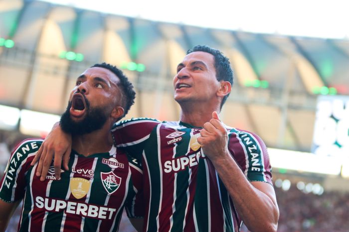 Samuel Xavier e Ganso comemoram o gol do Fluminense contra o Bahia