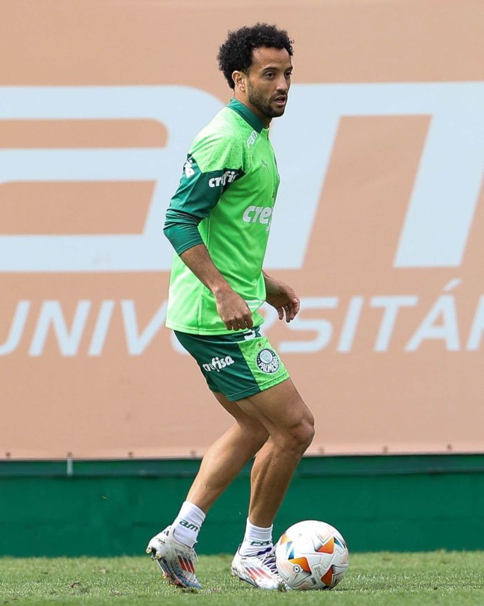 Felipe Anderson em treino do Palmeiras antes de encarar o Botafogo