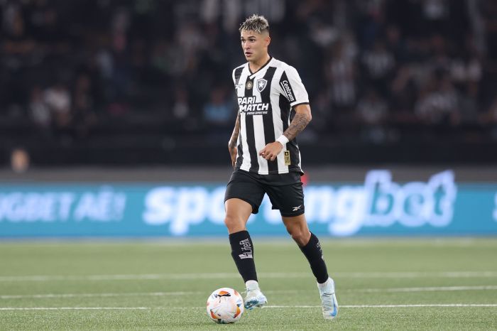 Mateo Ponte em ação na partida entre Botafogo e Palmeiras