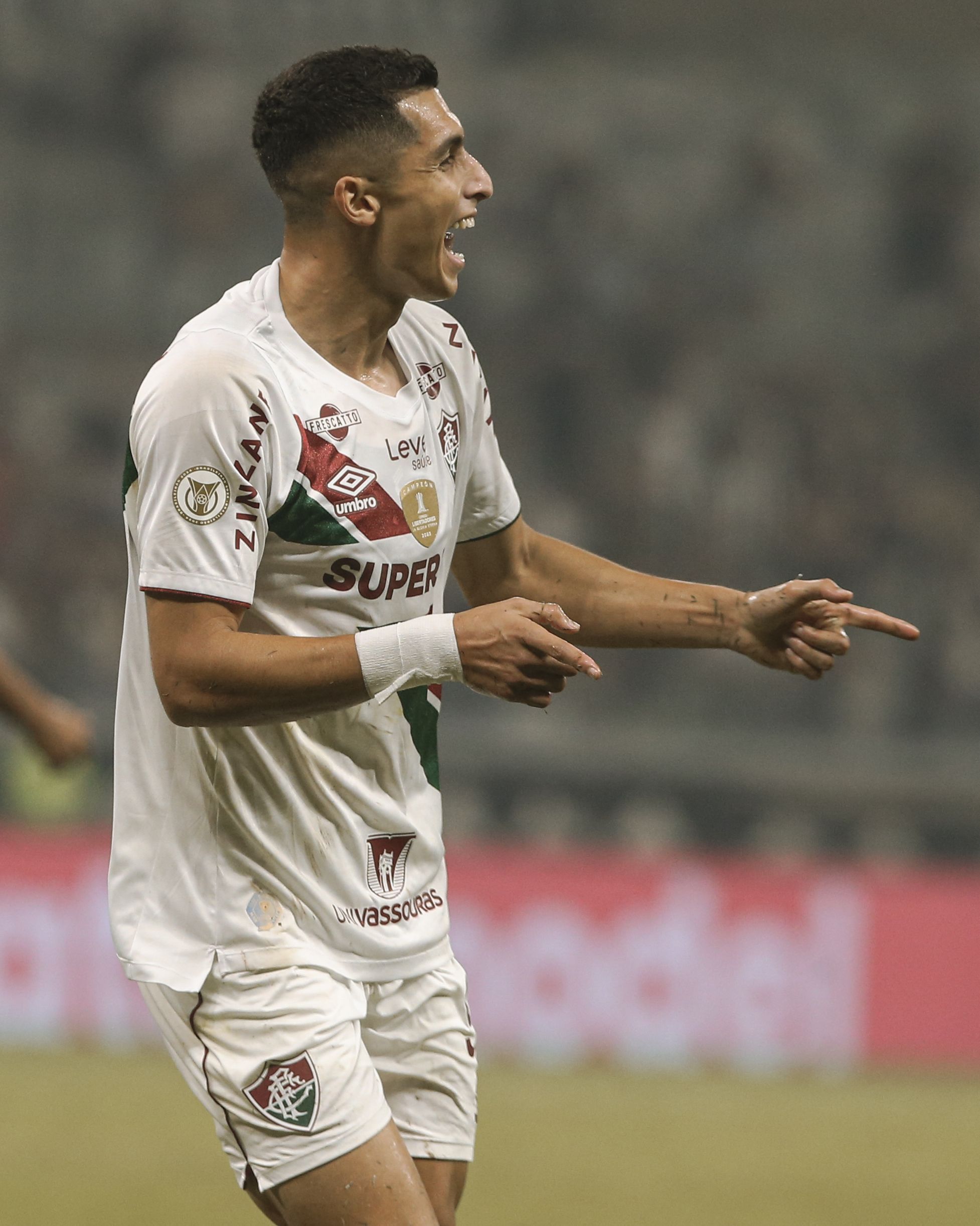 Serna, do Fluminense, evolui na parte física e deve ser reforço na reta final