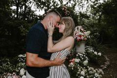 Taylor Swift e Travis Kelce anunciam noivado