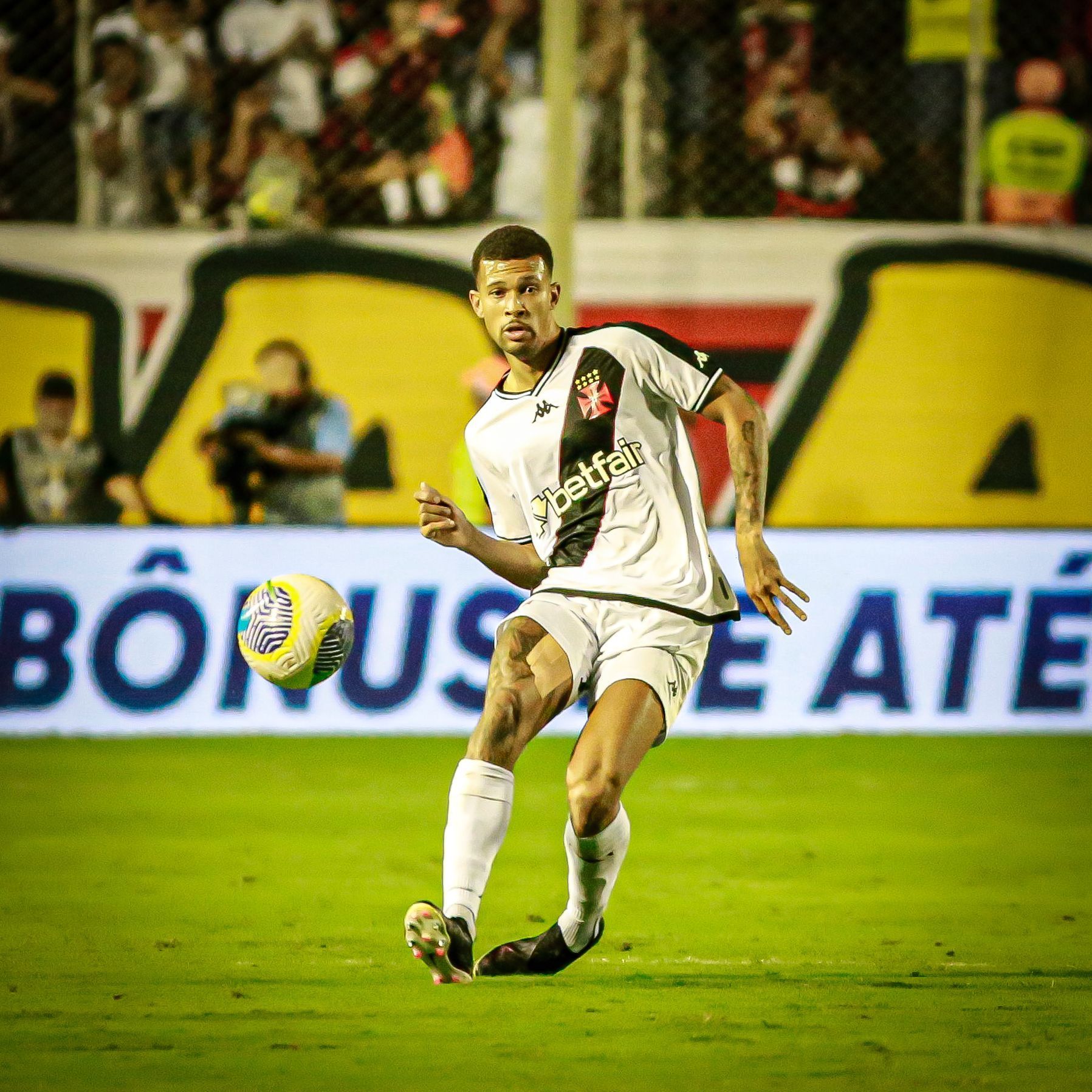 Titular do Vasco, zagueiro destaca objetivos para o final da temporada 2024