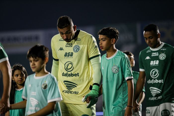 Vladimir, goleiro do Guarani, em partida da Série B do Campeonato Brasileiro