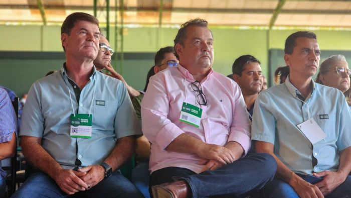 O presidente da Faemg, Antônio de Salvo, o secretário Thales Fernandes e o vice-presidente da Faemg, Eber Bernardes O presidente da Faemg, Antônio de Salvo, o secretário Thales Fernandes e o vice-presidente da Faemg, Eber Bernardes