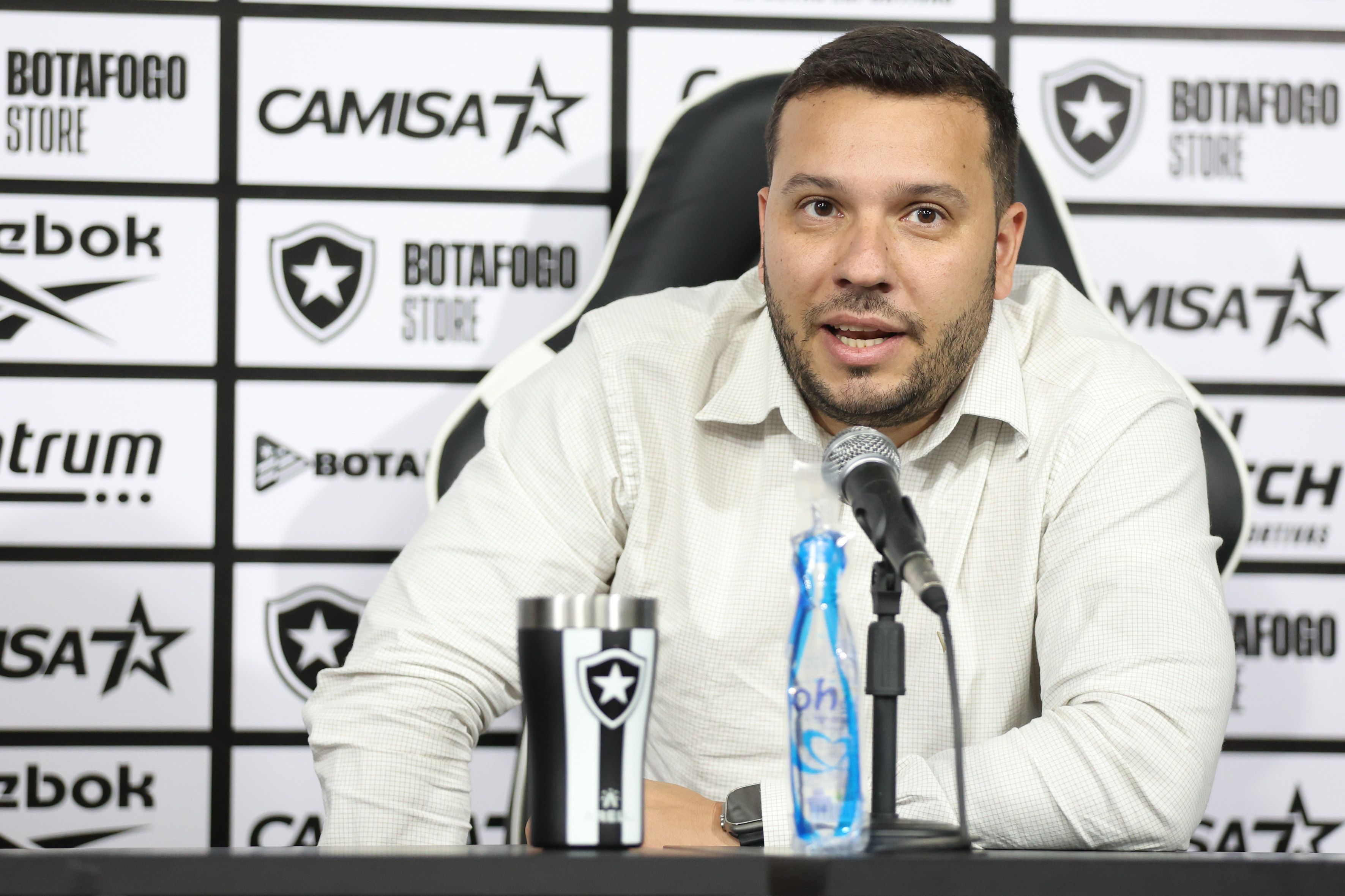 Diretor detalha funcionamento do scout do Botafogo e troca com John Textor
