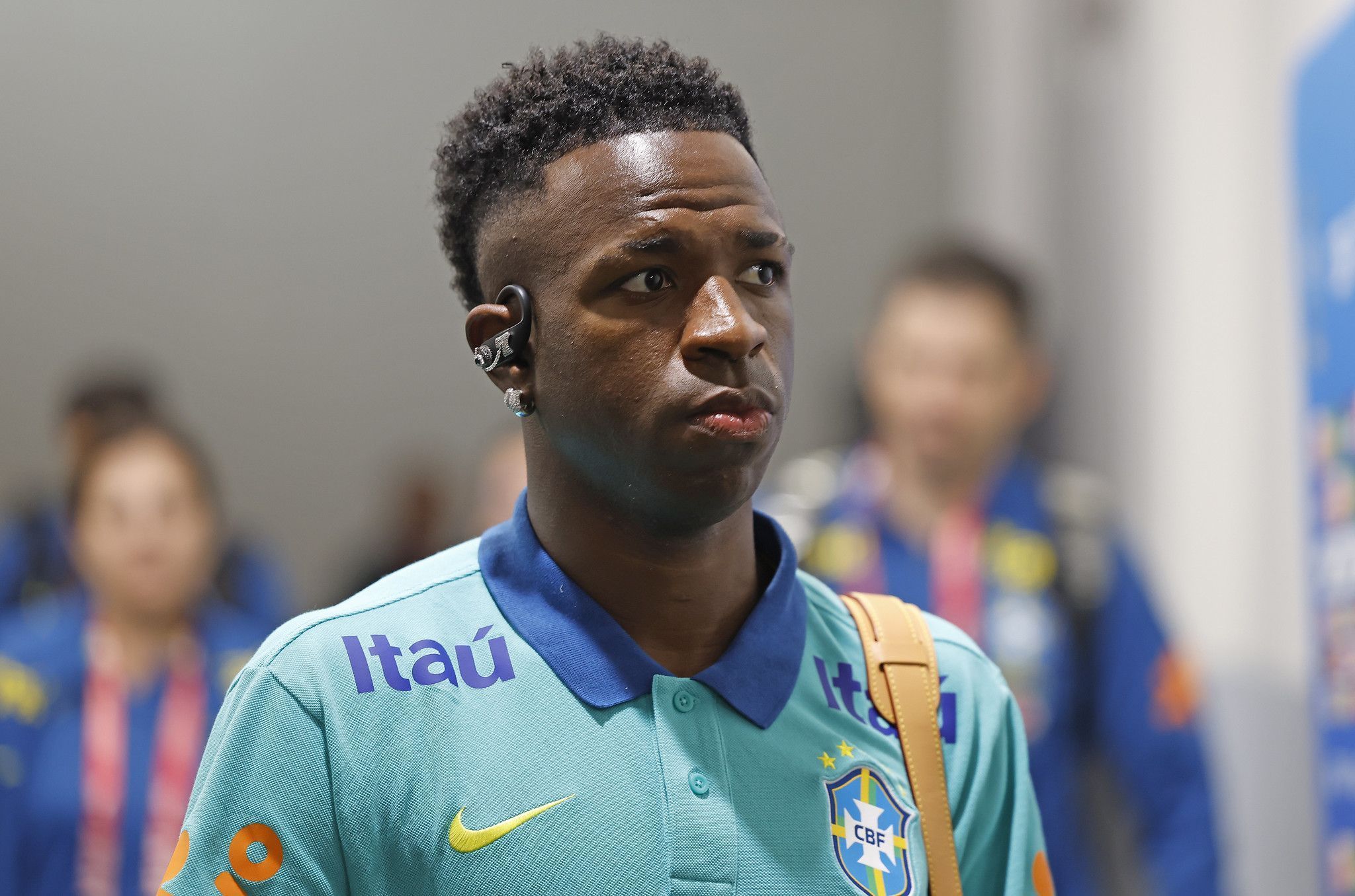 Vini Jr. sofre lesão na cervical, é cortado da Seleção, e Dorival convoca substituto