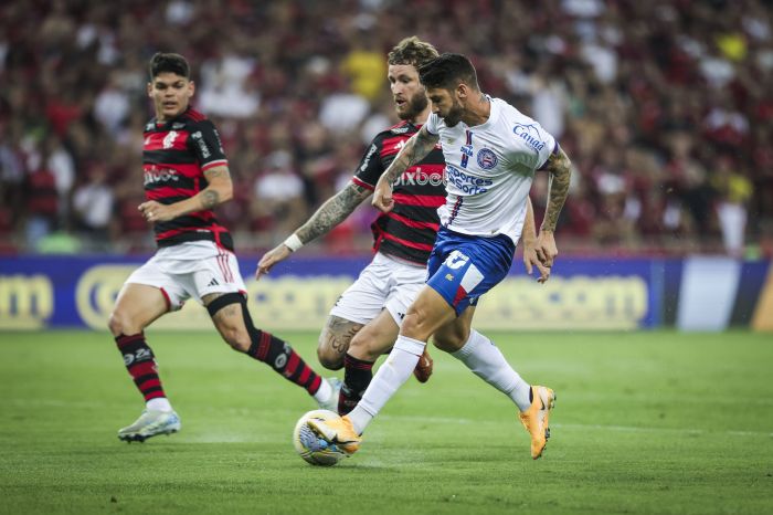 Everaldo perde grande chance de abrir o placar para o Bahia, no Maracanã, contra o Flamengo