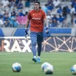 Vai jogar com os pés? Analista opina sobre Cássio com Diniz no Cruzeiro