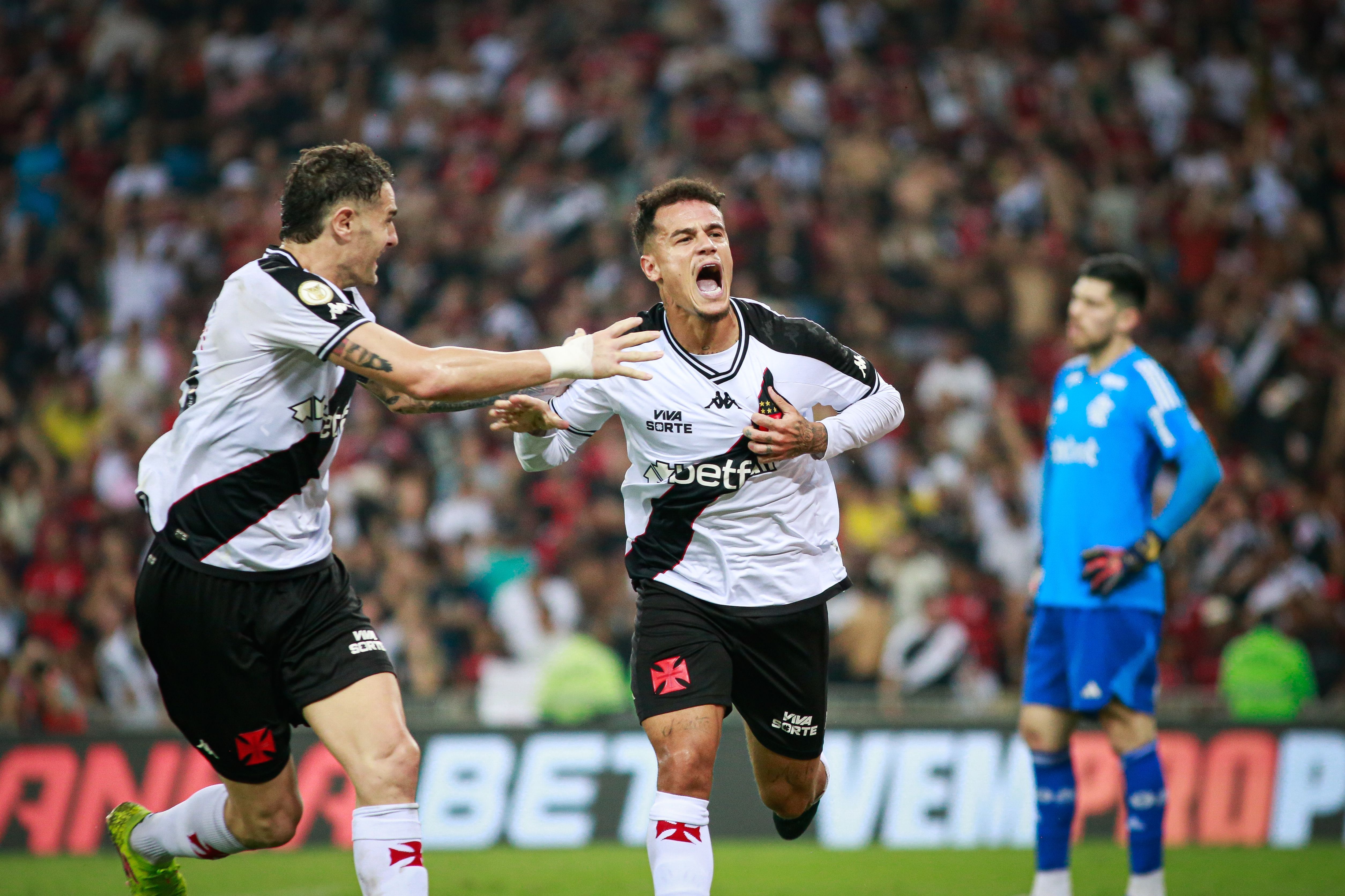 Torcida do Vasco vive a expectativa para retorno de ídolo entre os titulares