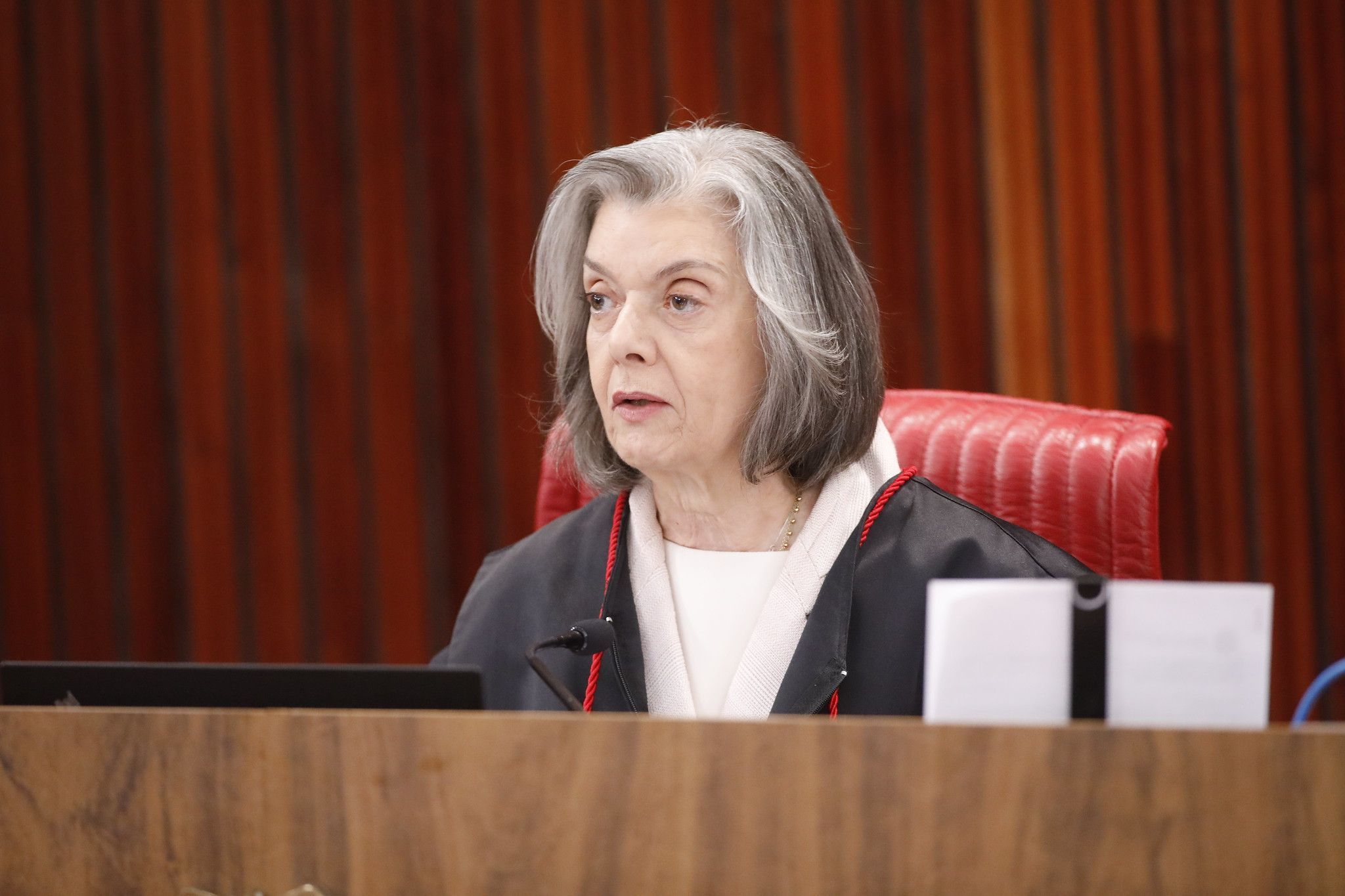 ‘Alto para os nossos padrões’, diz Cármen Lúcia sobre abstenção de 21,7 % nas eleições
