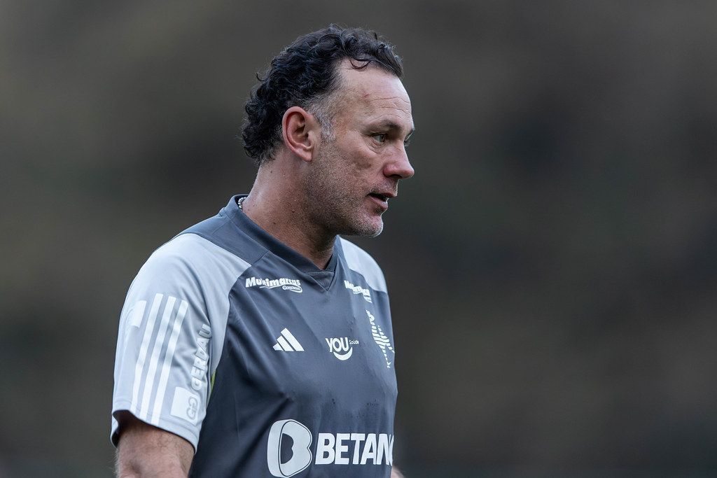 Sem três titulares, Milito divulga relacionados do Atlético para jogo com Palmeiras