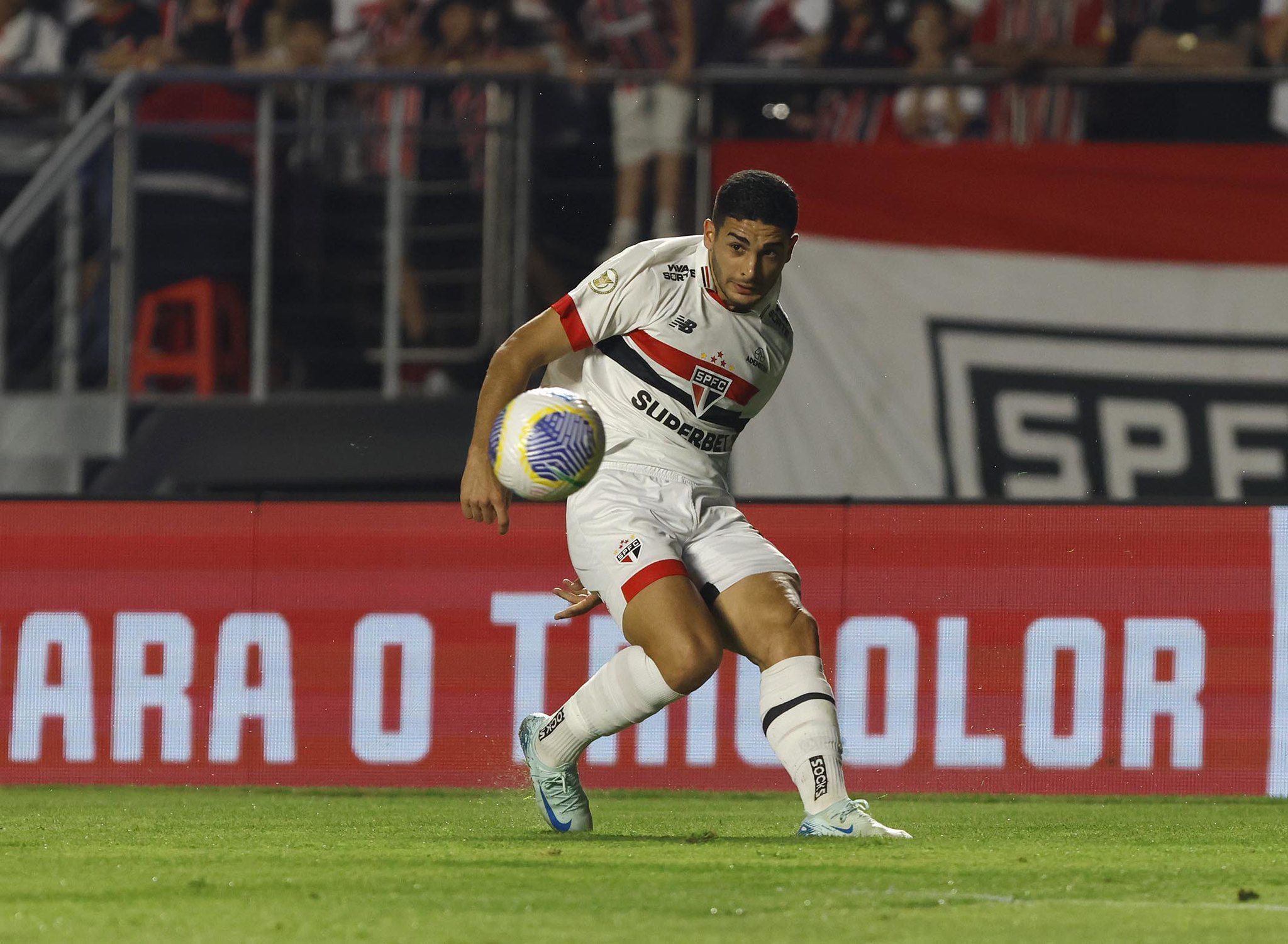 São Paulo confirma lesão de Michel Araújo, que pode perder fim da temporada 2024