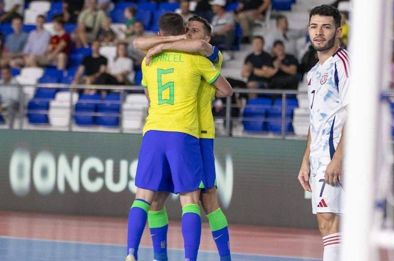 Brasil goleia a Costa Rica e avança às quartas da Copa do Mundo de Futsal