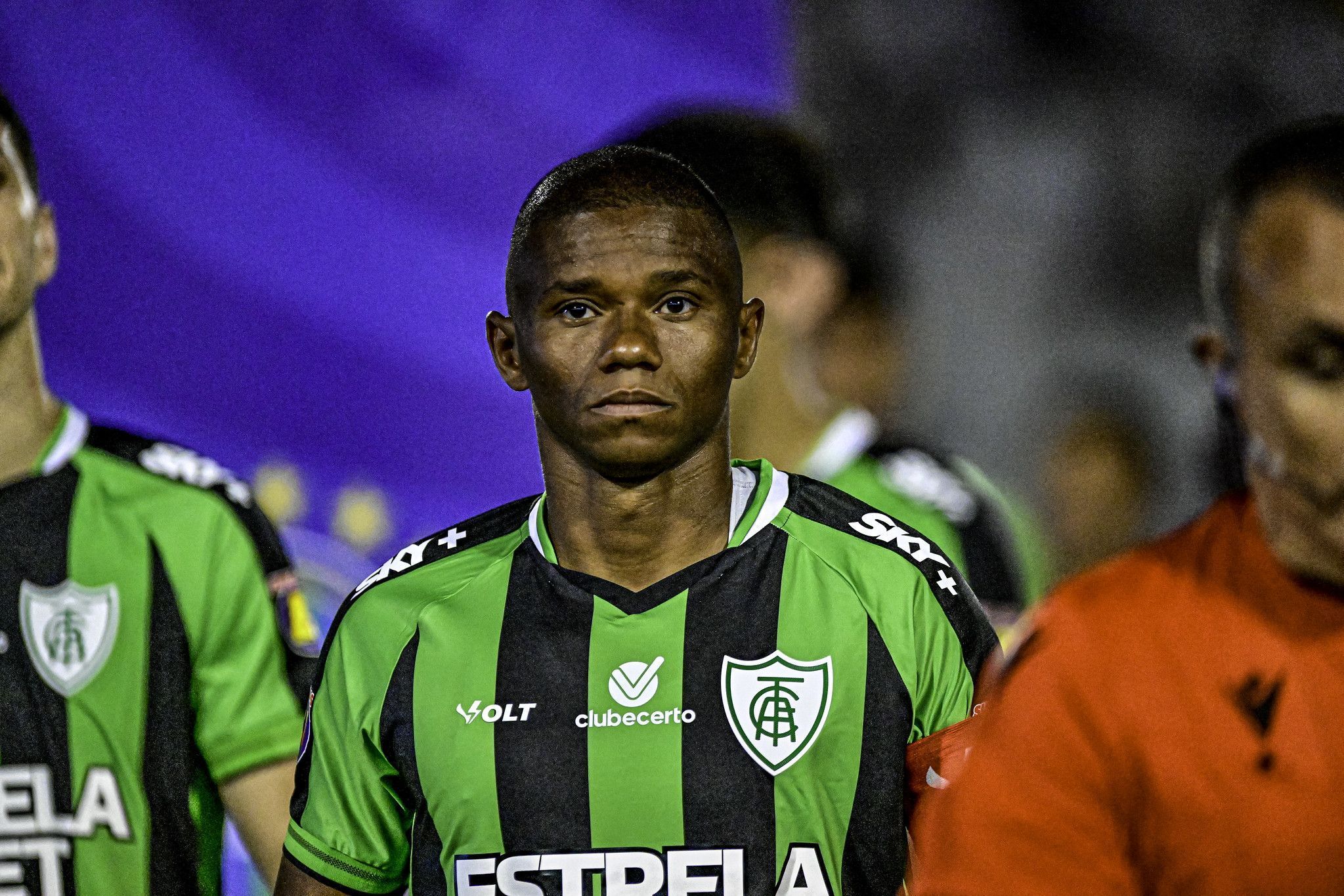 Juninho comunica saída do América e encaminha acordo com rival da Série B