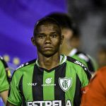 Juninho comunica saída do América e encaminha acordo com rival da Série B