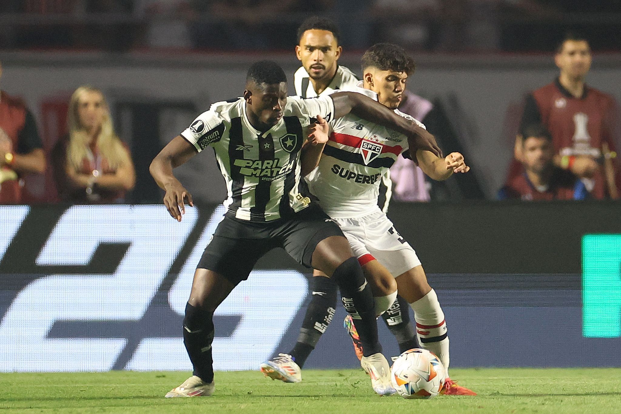 John é herói, Botafogo vence São Paulo nos pênaltis e avança na Libertadores