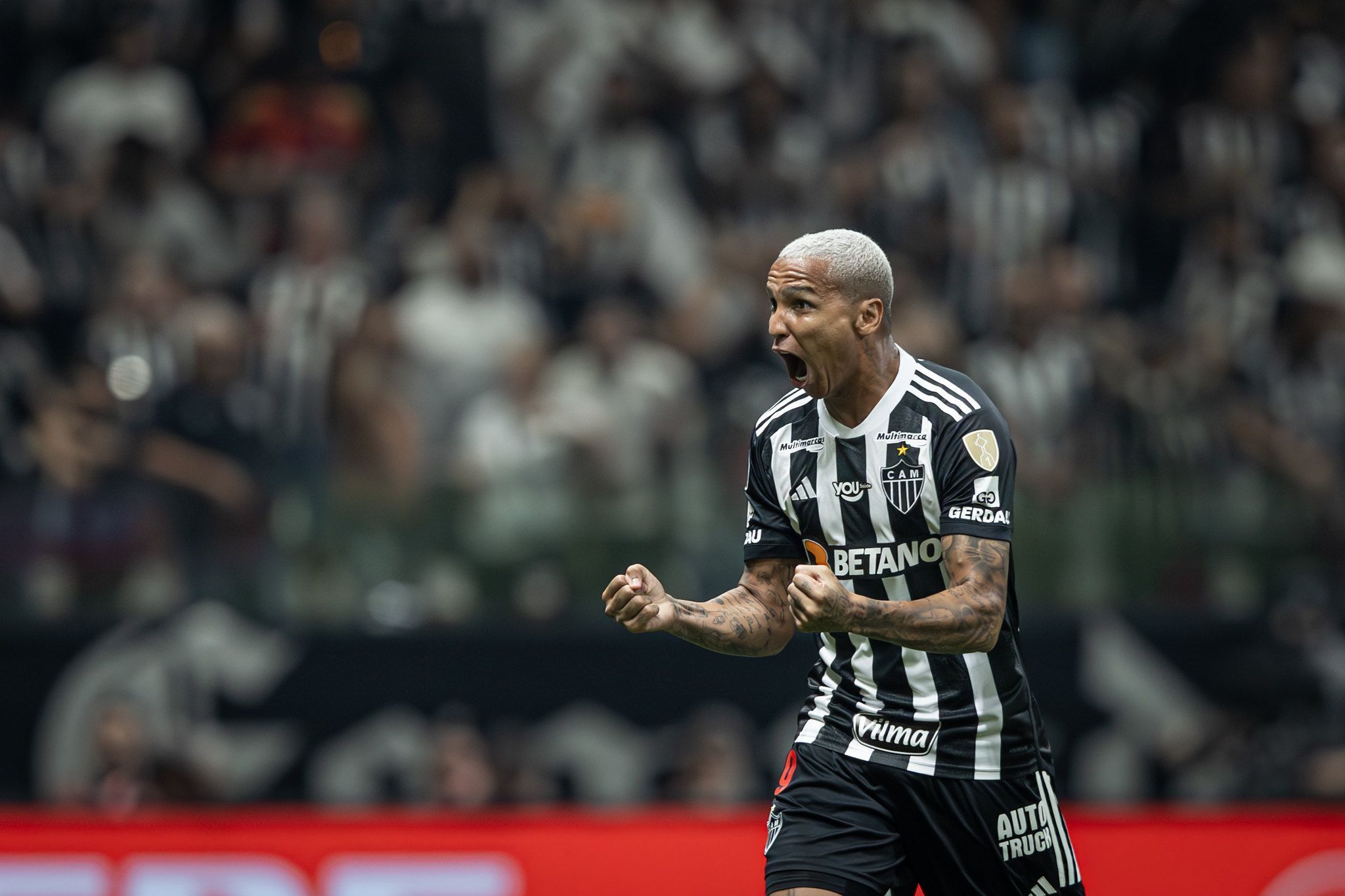 Atlético 2 x 0 Fluminense: veja a narração de Mário Henrique Caixa nos gols de Deyverson