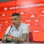 D'Alessandro elogia evolução do Inter e valoriza trabalho de Roger