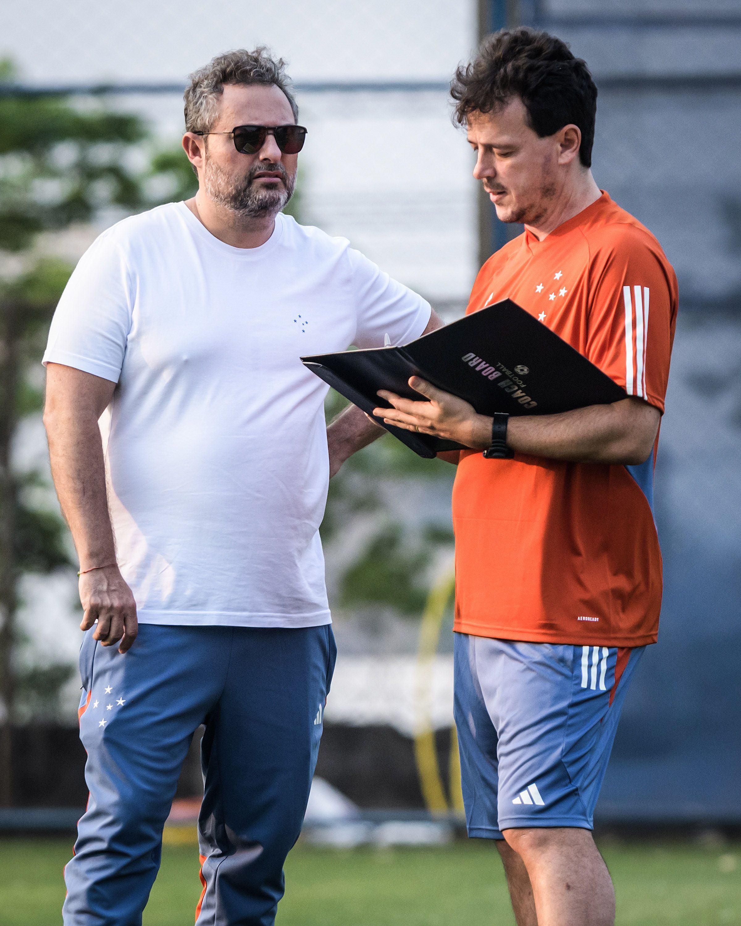 Cruzeiro planeja 2025 e negocia compra dos direitos de jogador do Athletico-PR