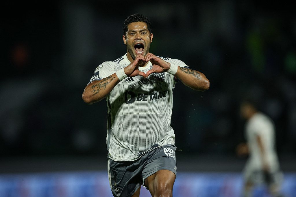 Hulk faz golaço e iguala Tardelli como maior artilheiro do Atlético no século