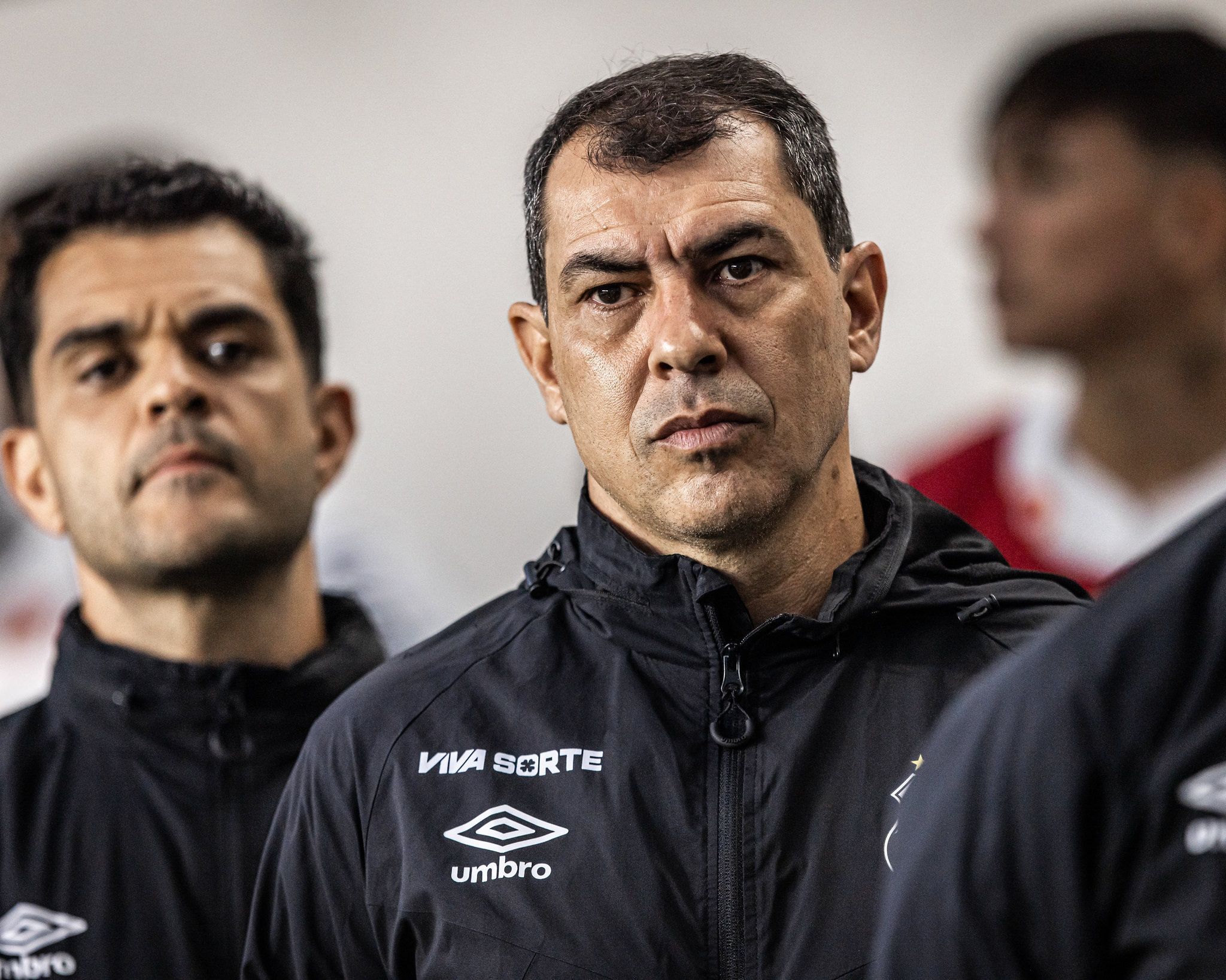 Fábio Carille minimiza cobranças da torcida em vitória do Santos