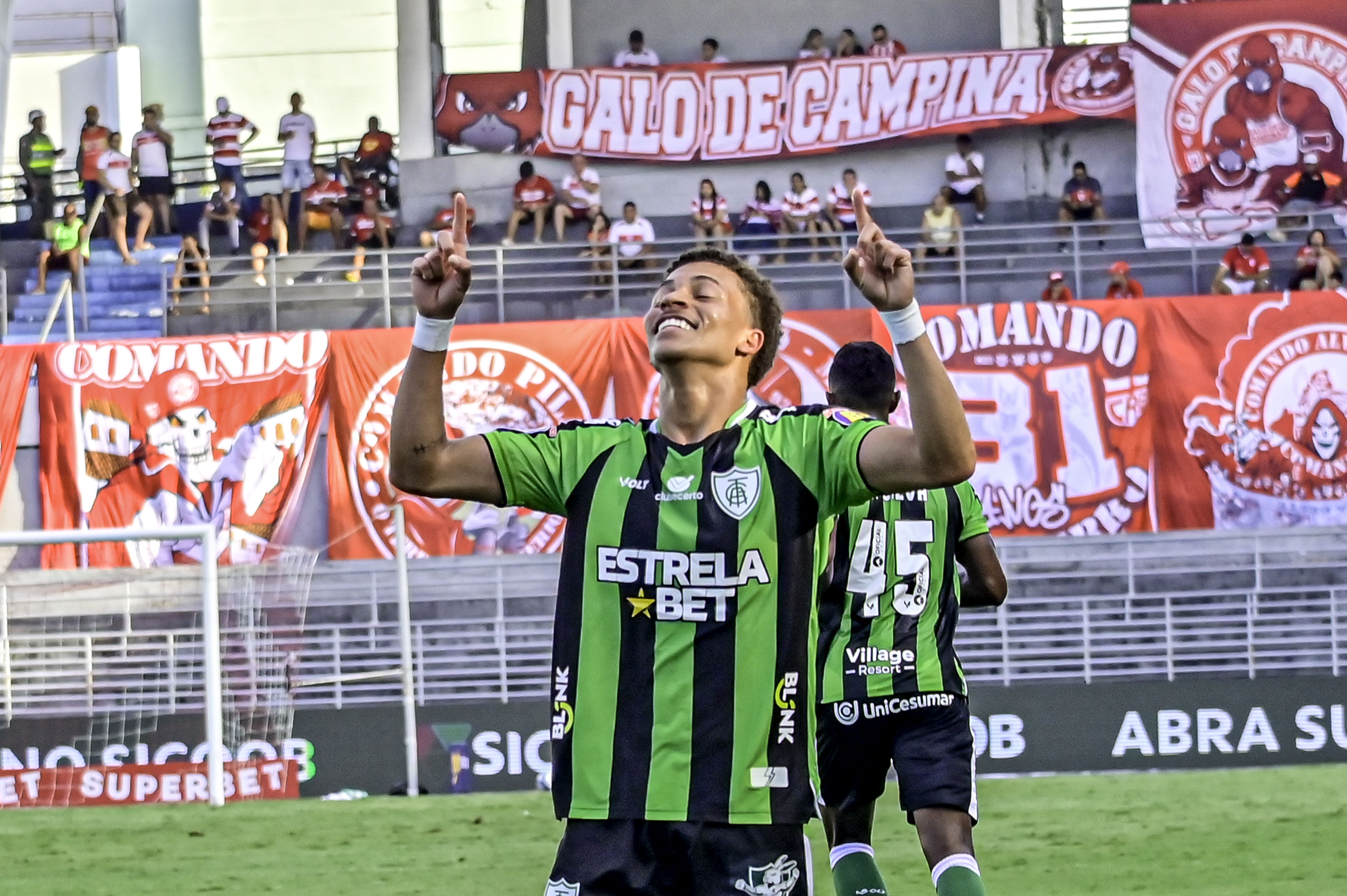 Dirigente do América revela conversas por renovação com meia-atacante