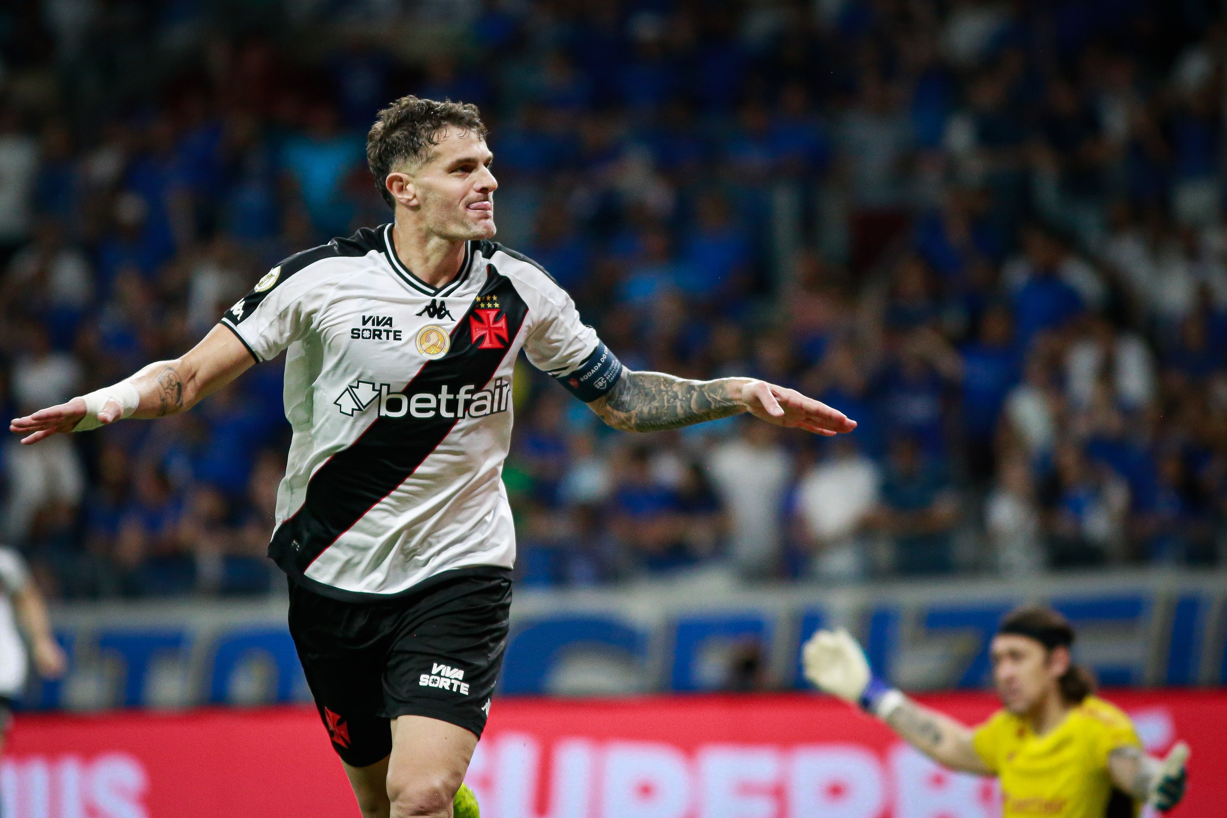 Vice-artilheiro do Brasileiro, atacante do Vasco analisa empate com o Cruzeiro