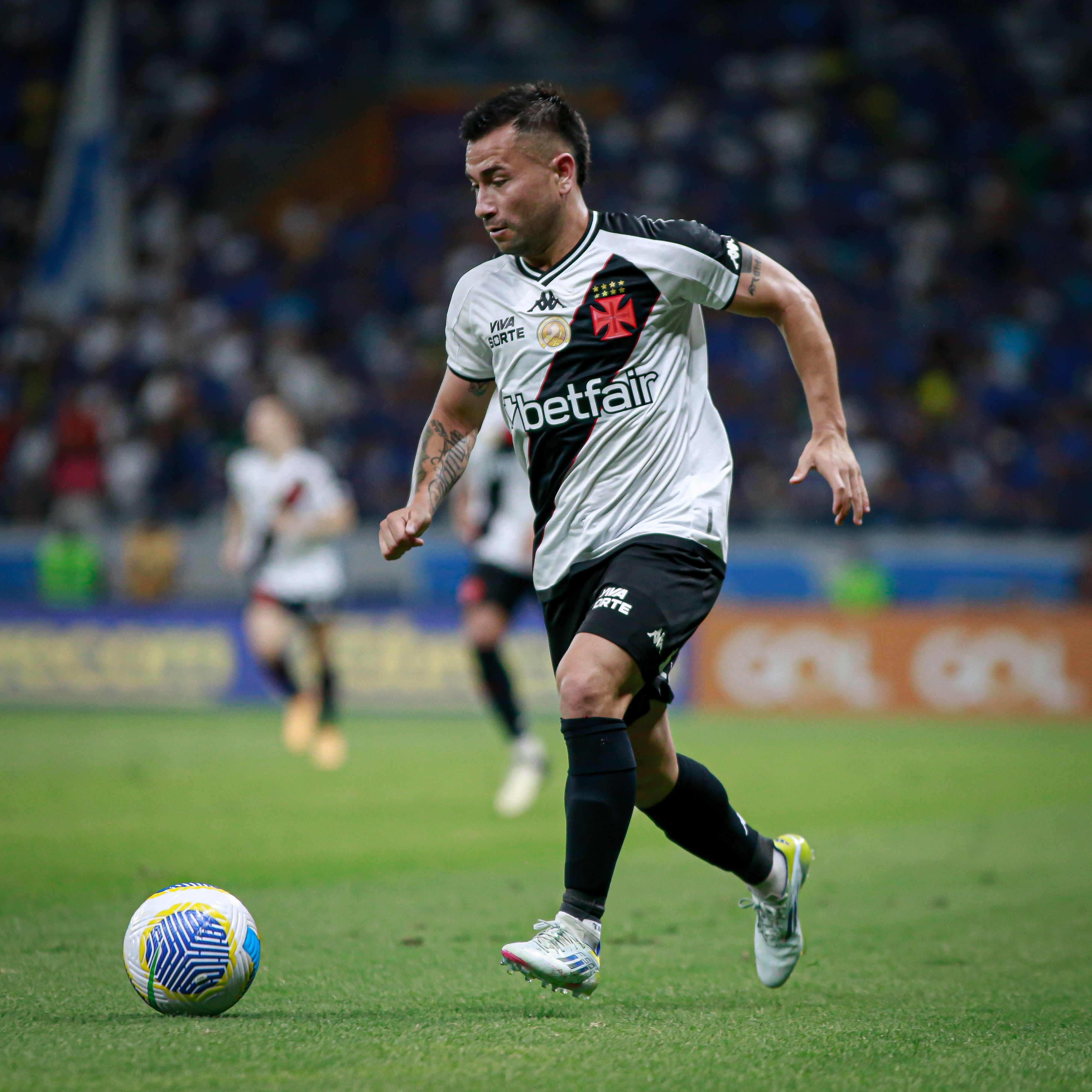 Gringos disputam posição de titular no Vasco para jogo contra o Atlético