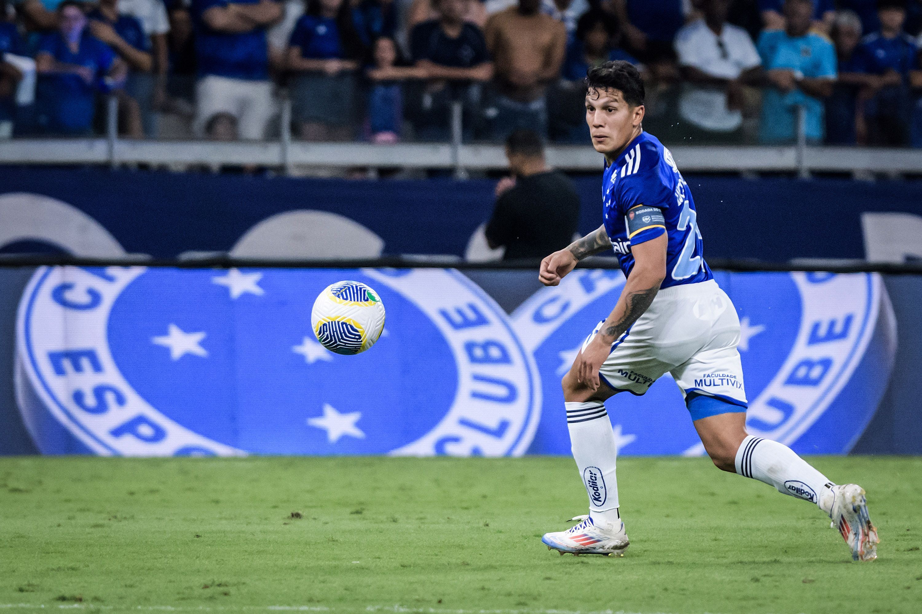 Jogador do Cruzeiro vive contagem regressiva por recorde no clube