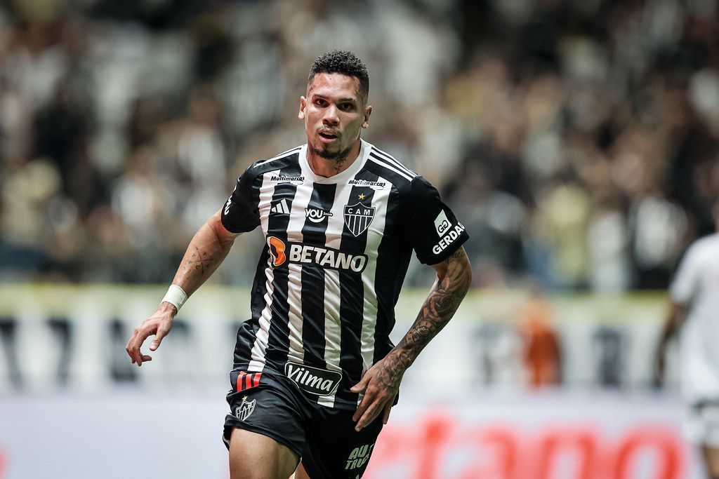 Paulinho, do Atlético, lidera estatística entre jogadores do futebol brasileiro