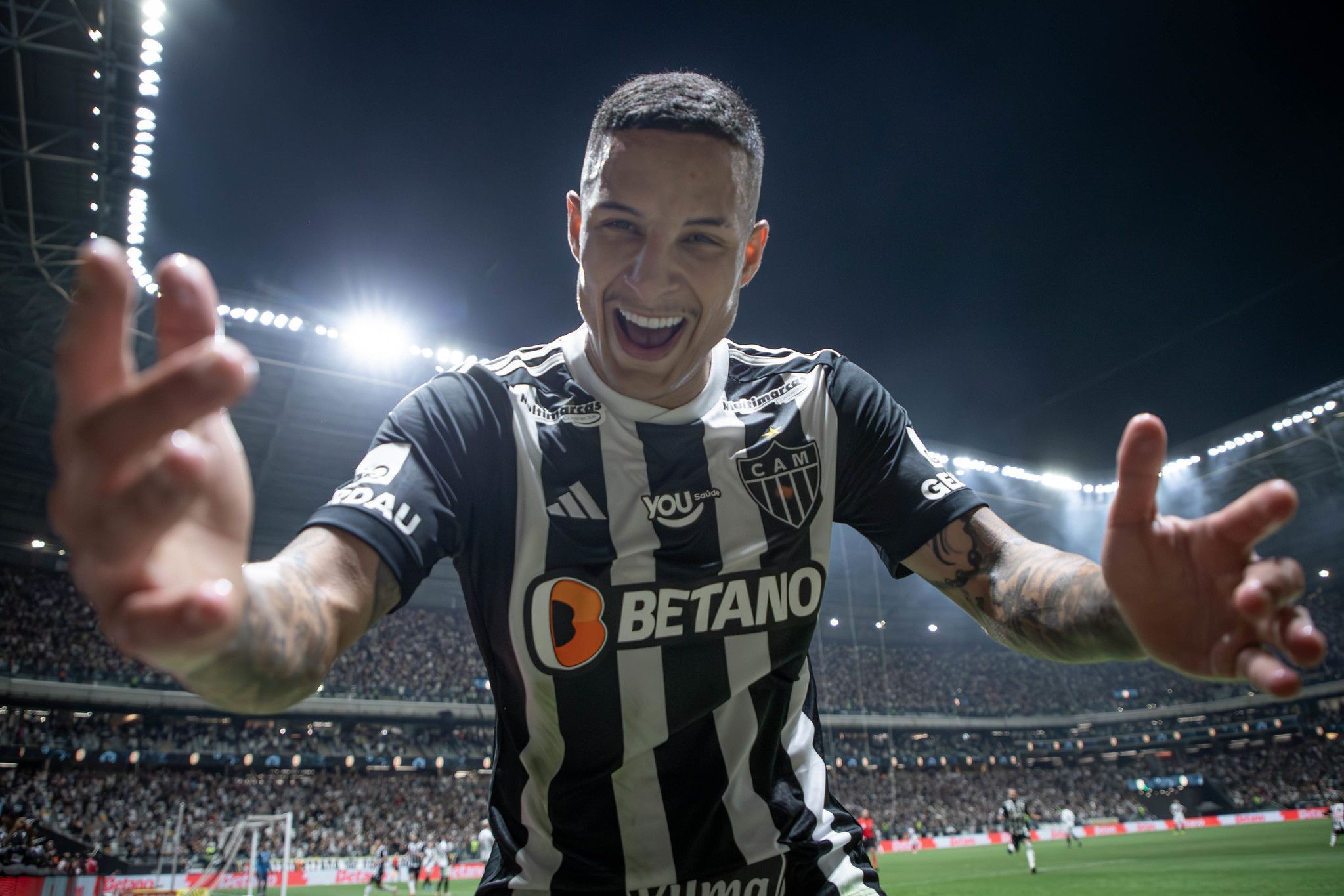 Arana abre o jogo sobre lesão diante do Vasco e manda recado à torcida do Atlético