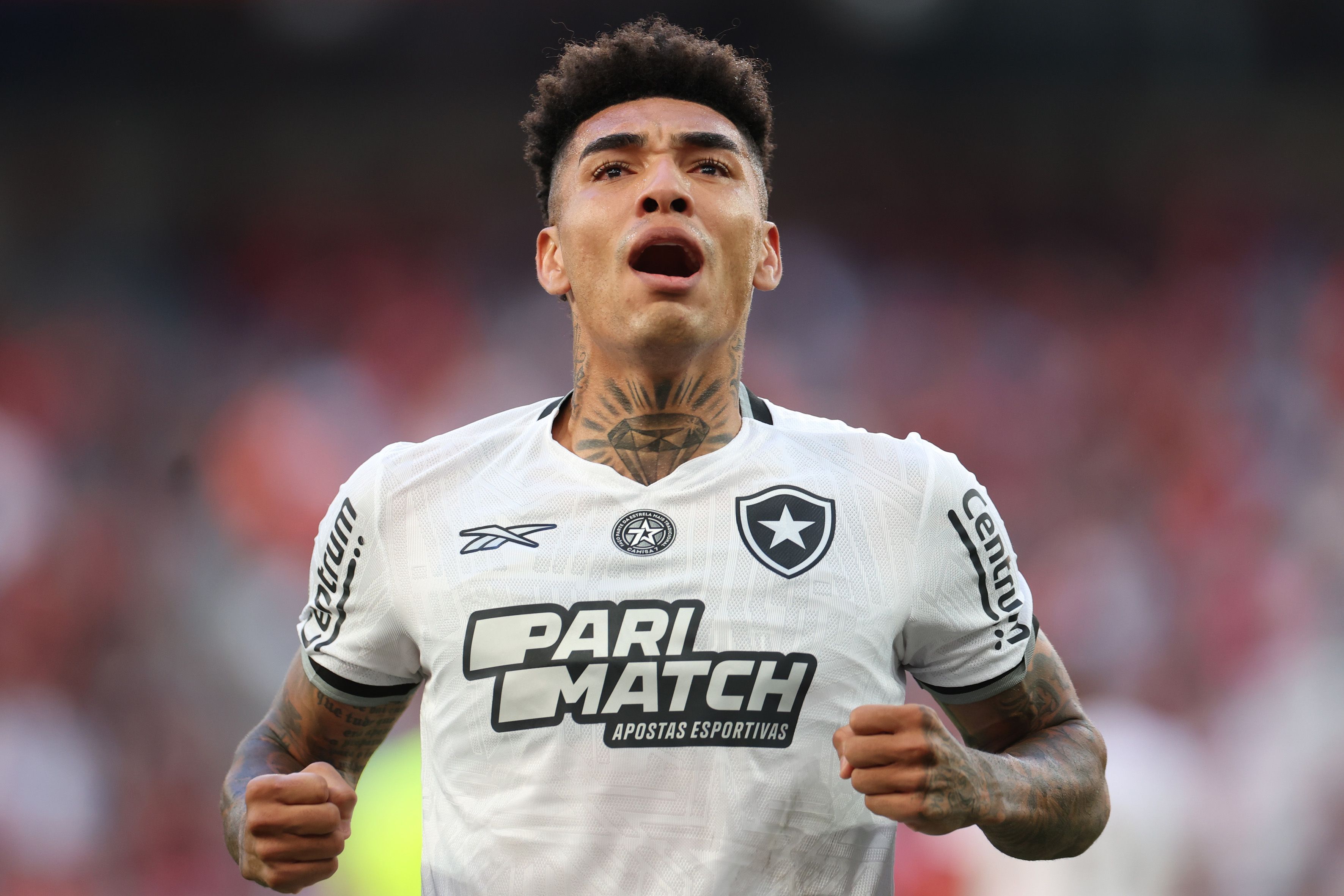 Igor Jesus valoriza vitória do Botafogo e tranquila torcida após deixar o jogo