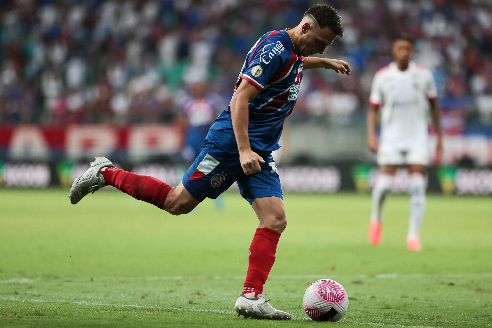 Titular do Bahia dá soco em adversário, é expulso, e vira desfalque contra Cruzeiro