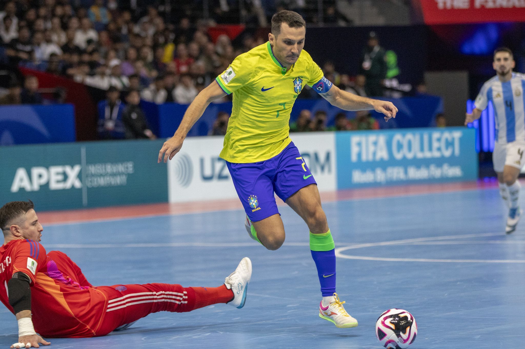 Dyego, do Brasil, é eleito Bola de Ouro da Copa do Mundo de Futsal