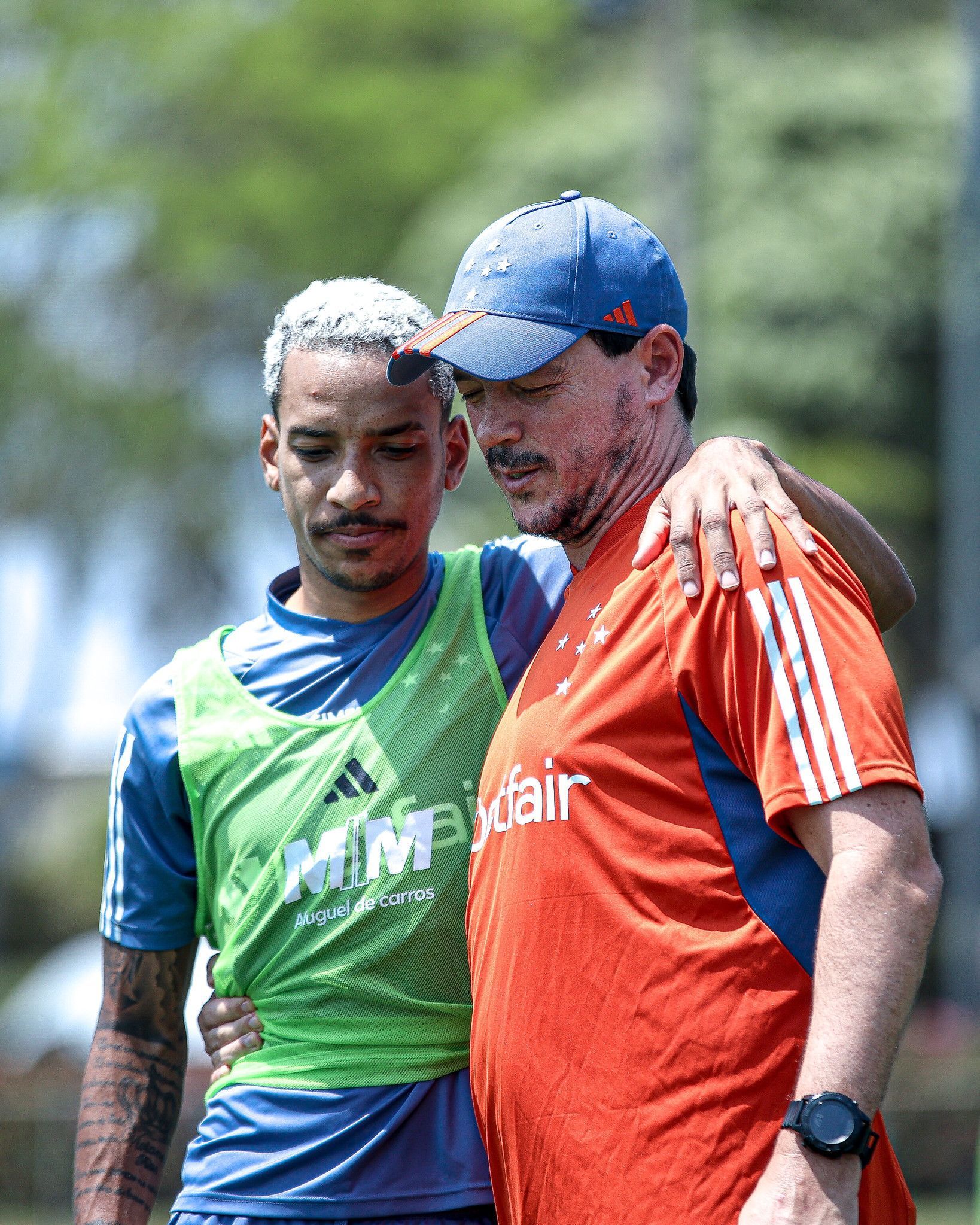 Golaço de Pereira e pedido de Diniz: assista ao treino do Cruzeiro na Data Fifa
